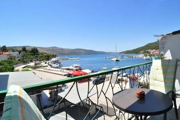 Apart Daire (Snježa - 20 m from the sea - A2(6+2))