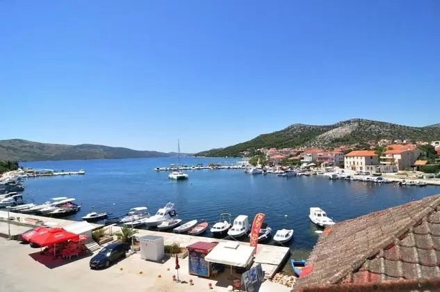 Apart Daire (Snježa - 20 m from the sea - A2(6+2))