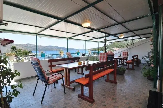 Apart Daire (Snježa - 20 m from the sea - A2(6+2))