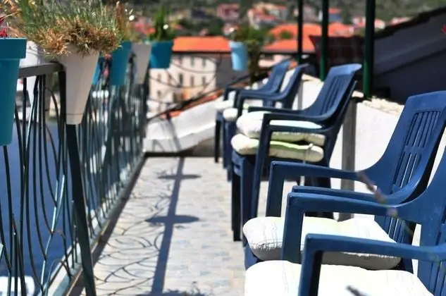 Apart Daire (Snježa - 20 m from the sea - A2(6+2))