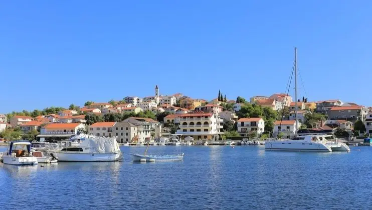 Apart Daire (Snježa - 20 m from the sea - A2(6+2))