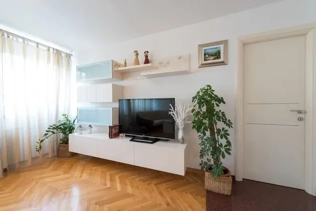 Apart Daire (Snjeza - spacious & comfortable - A1()