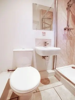 Tek Büyük Yataklı Oda, Ortak Banyo