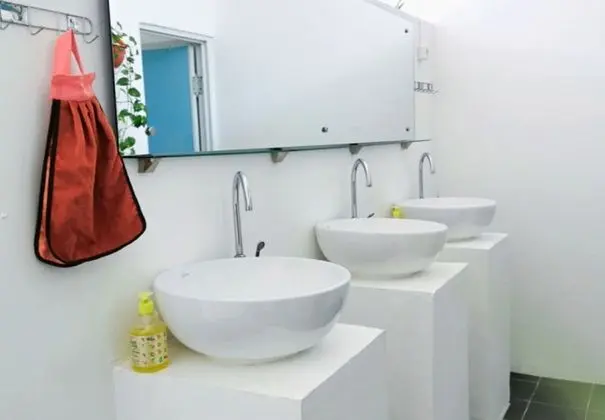 Tek Büyük Yataklı Oda, Ortak Banyo (AC)