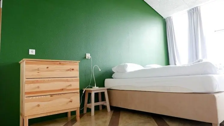 Tek Büyük veya İki Ayrı Yataklı Oda, Ortak Banyo