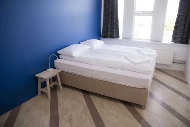 Tek Büyük veya İki Ayrı Yataklı Oda, Ortak Banyo