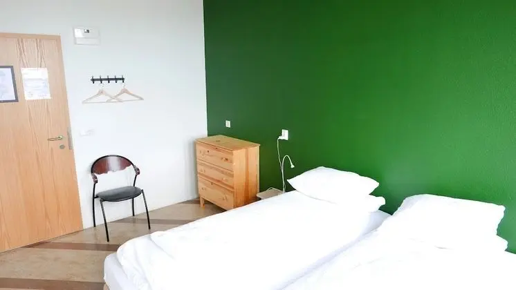 Tek Büyük veya İki Ayrı Yataklı Oda, Ortak Banyo