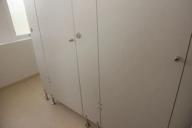 Tek Büyük veya İki Ayrı Yataklı Oda, Ortak Banyo