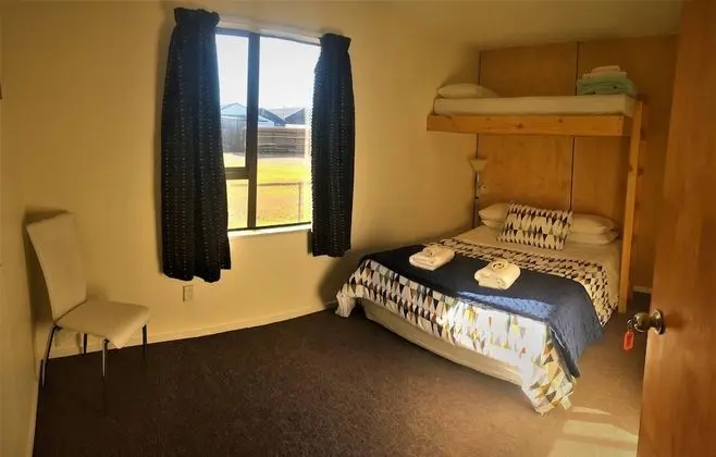 Family Oda (Queen bed and Single with Ensuite)
