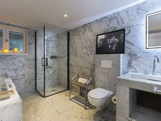 Suite 2