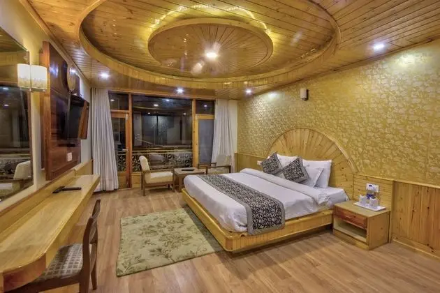Luxury Tek Büyük Yataklı Oda, 1 Çift Kişilik Yatak, Sigara İçilmez, Tepe Manzaralı