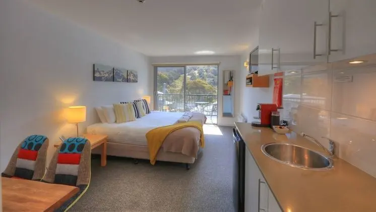 Standard Stüdyo, 1 En Büyük (King) Boy Yatak, Küçük Mutfak (Studio Apartment 2 Nights)