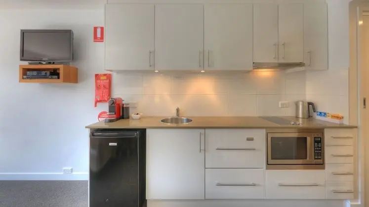 Standard Stüdyo, 1 En Büyük (King) Boy Yatak, Küçük Mutfak (Studio Apartment 2 Nights)