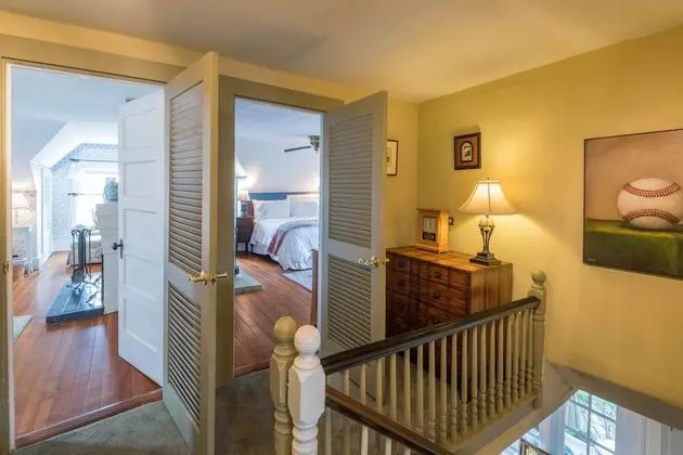 Tek Büyük Yataklı Oda, Banyolu/Duşlu, Deniz Manzaralı (York Suite)