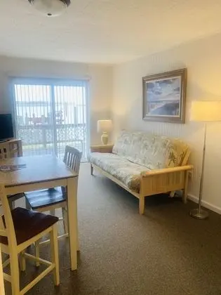 Premium 1 Bedroom Waterfront Cottage, Full Kitchen