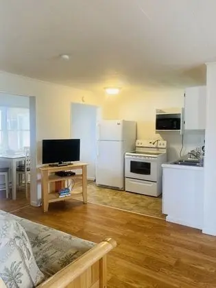 Premium 2 Bedrooms Waterfront Cottage, Full Kitchen