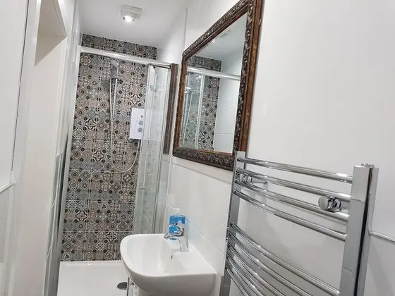 Büyük Yataklı Tek Kişilik Oda