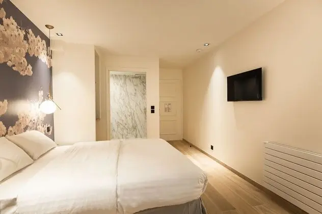 Tek Büyük Yataklı Oda, Veranda, Zemin Kat (001)