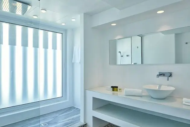 Deluxe Tek Büyük Yataklı Oda, Havuz Manzaralı