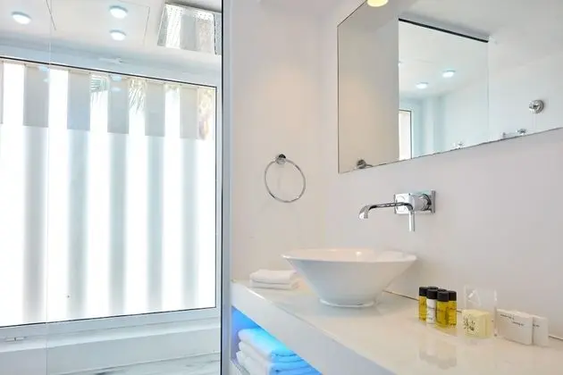 Deluxe Tek Büyük Yataklı Oda, Havuz Manzaralı