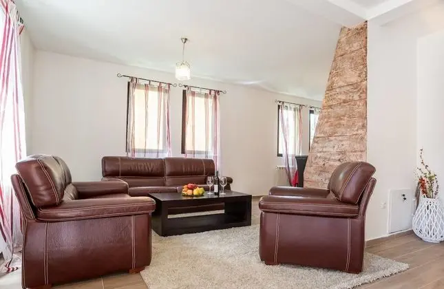 Villa (2)