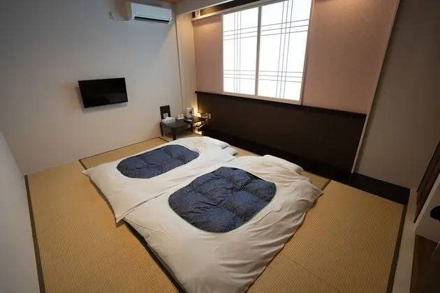 Üç Kişilik Oda (Japanese Style. with Shower)
