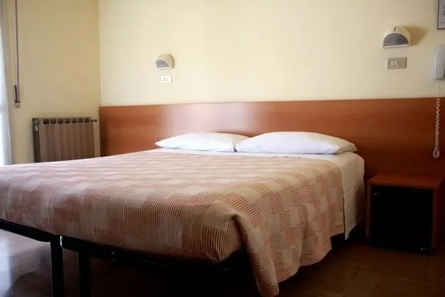 Üç Kişilik Oda