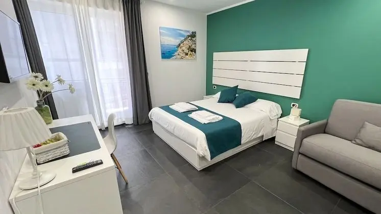 Tek Büyük Yataklı Oda, Balkon (Green)