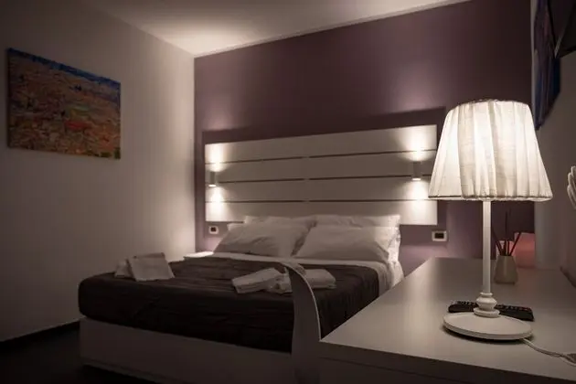 Tek Büyük Yataklı Oda (Lilac)