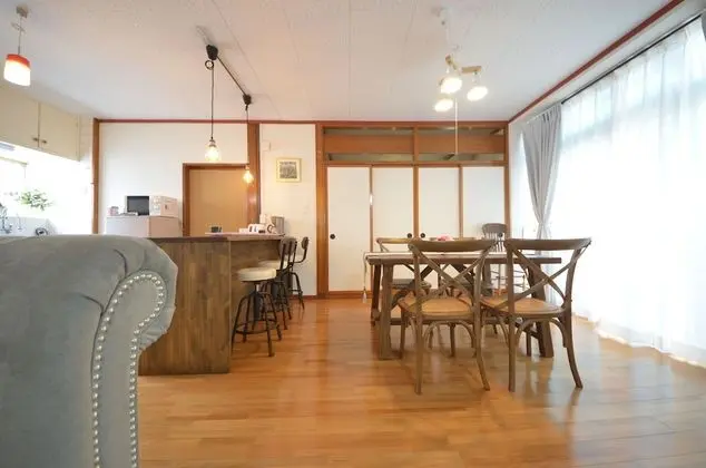 Ev (Private Vacation)