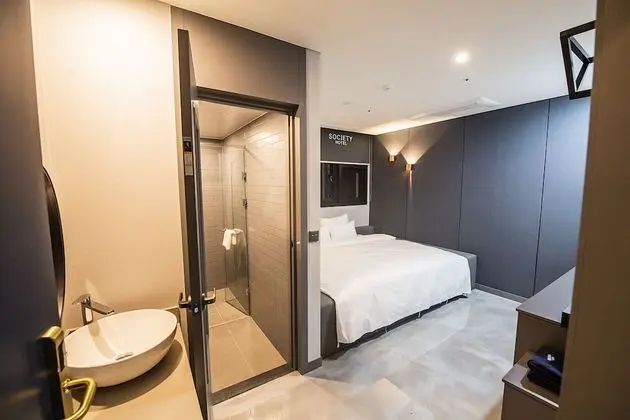 Business Tek Büyük Yataklı Oda