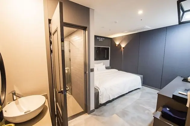 Business Tek Büyük Yataklı Oda