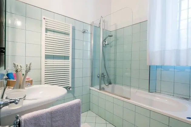 Tek Büyük Yataklı Oda, Ortak Banyo