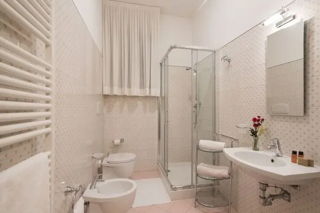 Tek Büyük Yataklı Oda, Ortak Banyo