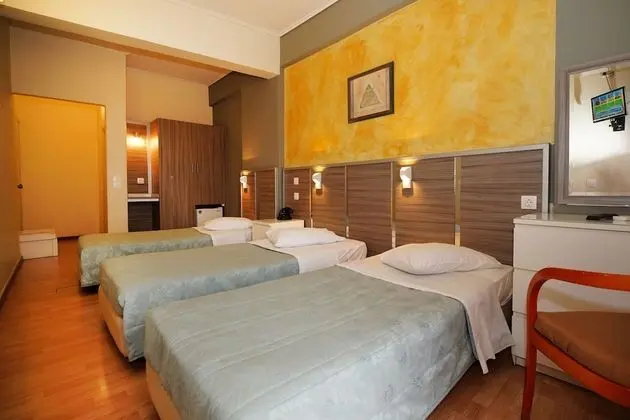 Üç Kişilik Oda (3 single beds)