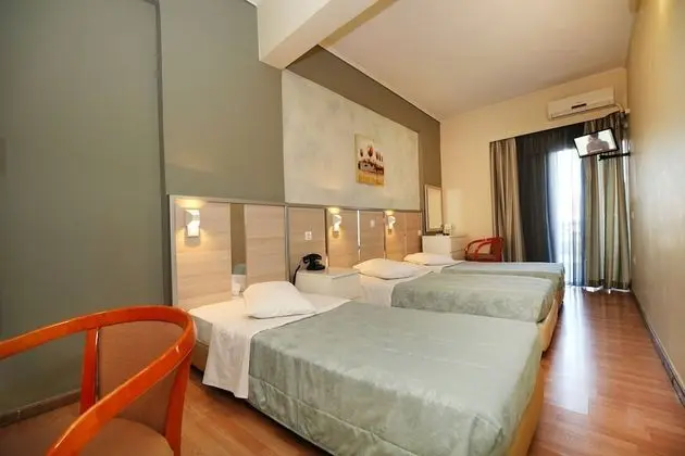 Üç Kişilik Oda (3 single beds)