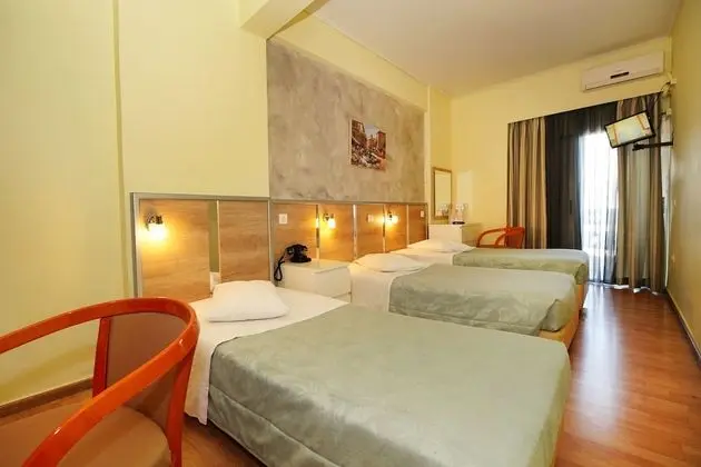 Üç Kişilik Oda (3 single beds)