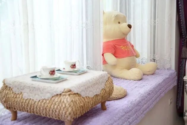 Deluxe Tek Büyük Yataklı Oda, Küvet, Avlu Manzaralı