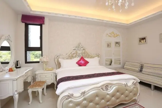 Romantic Tek Büyük Yataklı Oda, Balkon, Avlu Manzaralı