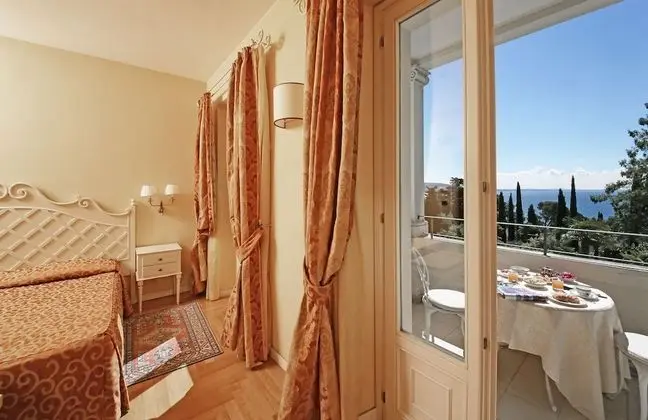 Deluxe Tek Büyük veya İki Ayrı Yataklı Oda, Balkon, Göl Manzaralı