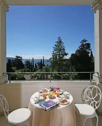 Deluxe Tek Büyük veya İki Ayrı Yataklı Oda, Balkon, Göl Manzaralı