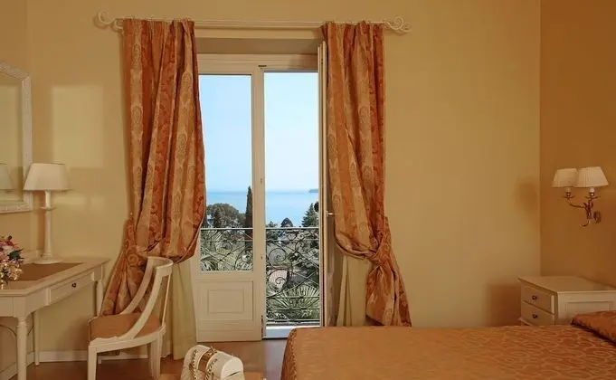 Deluxe Tek Büyük veya İki Ayrı Yataklı Oda, Balkon, Göl Manzaralı