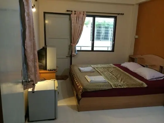Standard Fan with Shared Bathroom