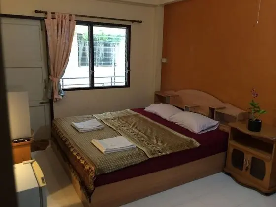 Standard Fan with Shared Bathroom