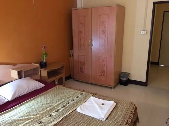 Standard Fan with Shared Bathroom