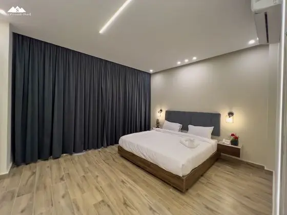 Deluxe Tek Büyük Yataklı Oda