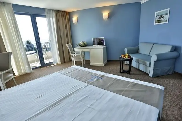 Tek Büyük veya İki Ayrı Yataklı Oda, Balkon, Deniz Manzaralı