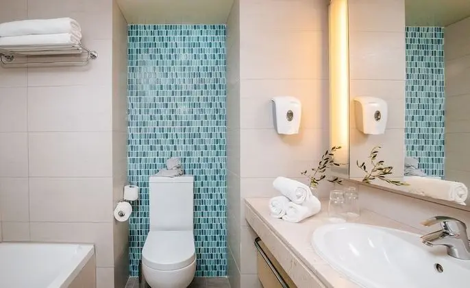 Deluxe Oda, Havuz Manzaralı