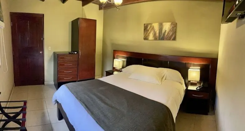 Tek Büyük Yataklı Oda, 1 Büyük (Queen) Boy Yatak