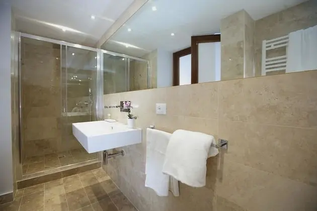 Superior Tek Büyük veya İki Ayrı Yataklı Oda